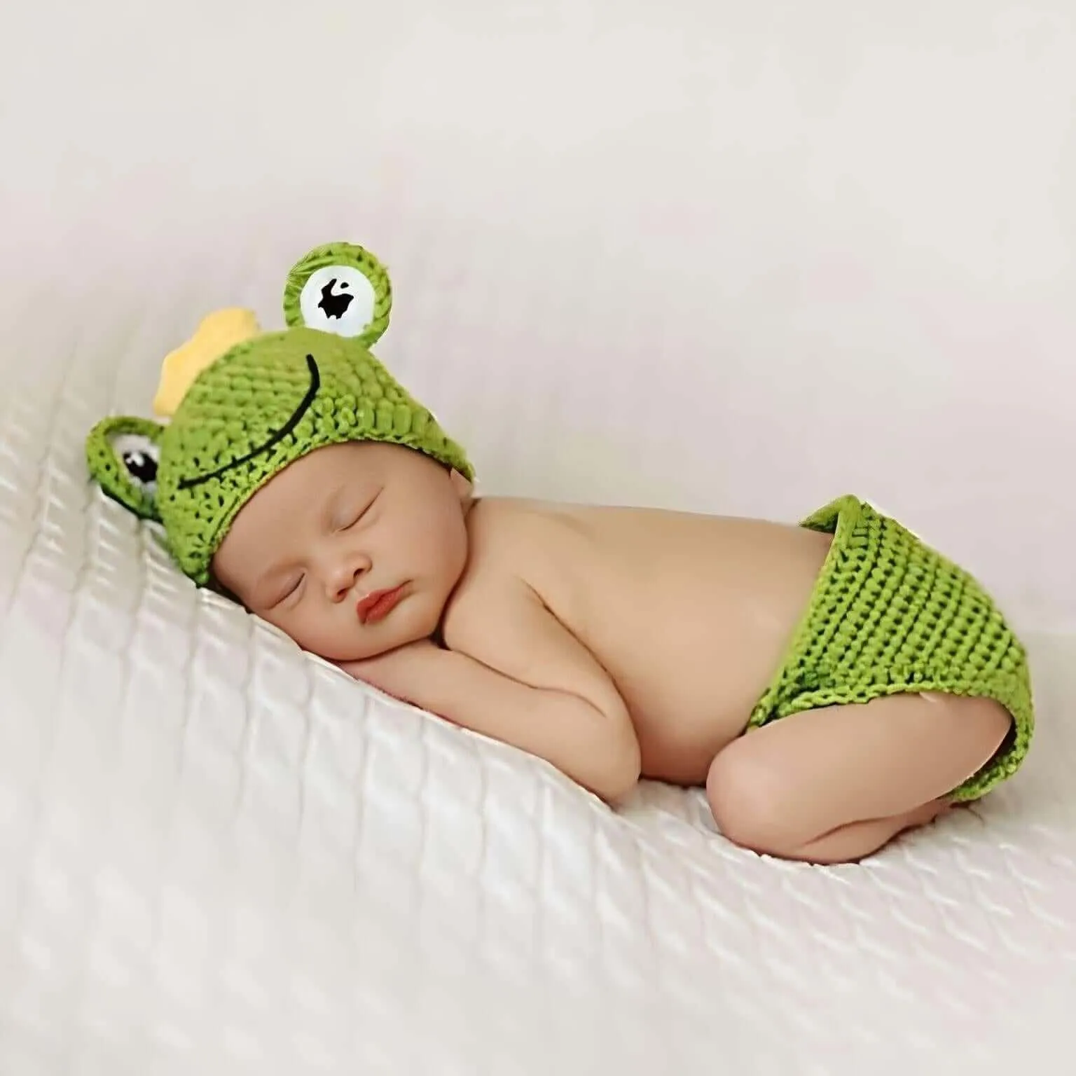 42 Newborn Photo Outfits - Adorable Photography Accessories!