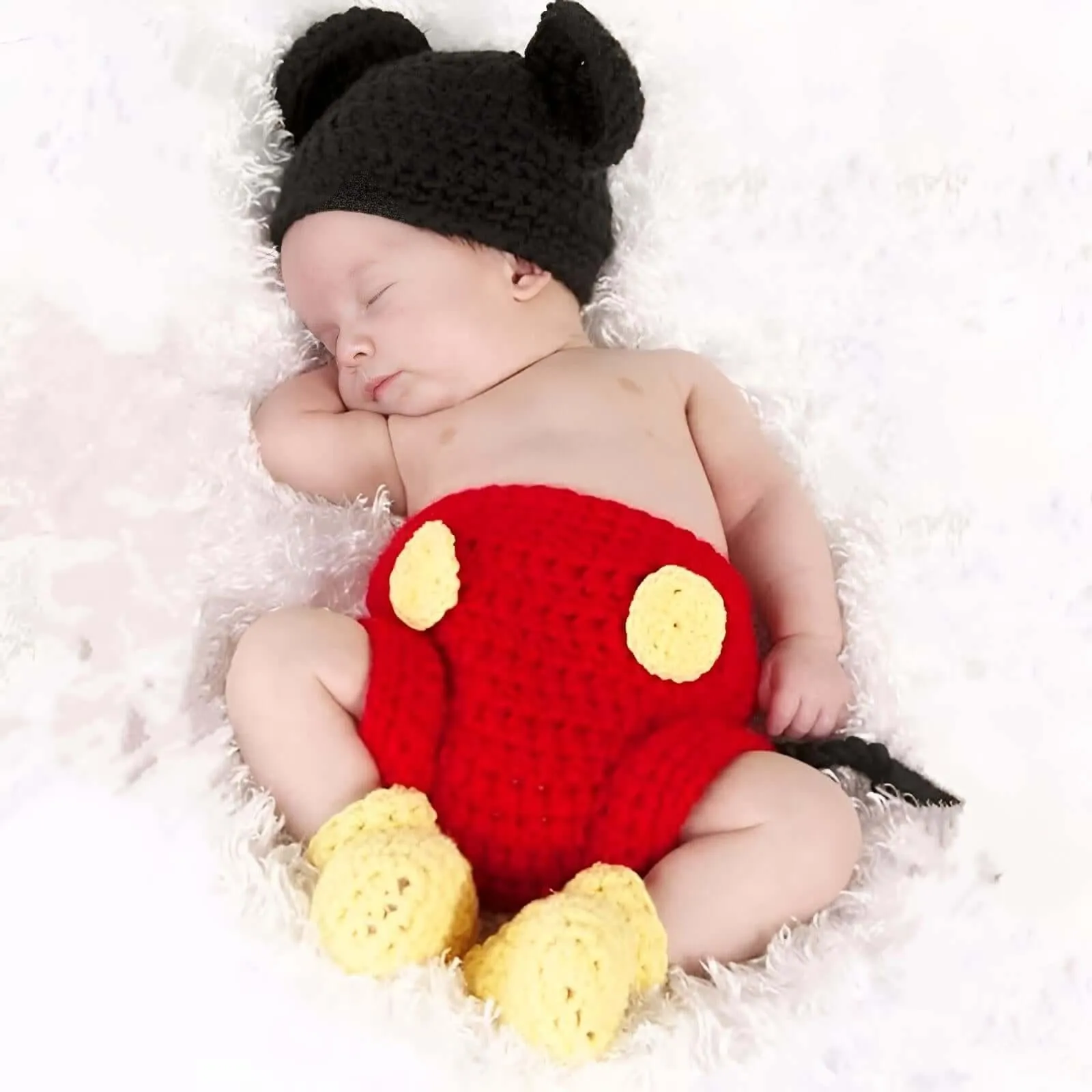 42 Newborn Photo Outfits - Adorable Photography Accessories!
